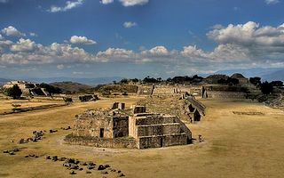 Grande Place de Monte Alban