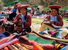 Indiennes Quechuas sur un marché