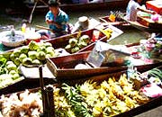 Marché flottant en Thaïlande