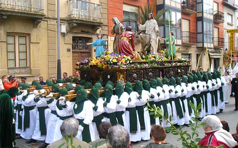 Procession pendant la Semaine Sainte à Séville