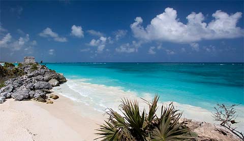 La plage de Tulum et la Mer des Caraibes