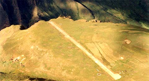 La piste de l'aéroport de Matekane Air Strip au Lesotho