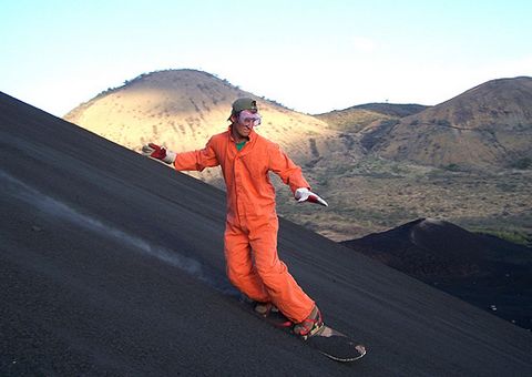 surf-volcan-nicaragua